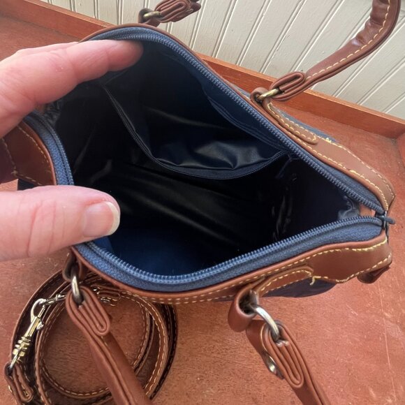 Vintage International All Weatherwear Leather Crossbody Bag or Handbag - Picture 6 of 6